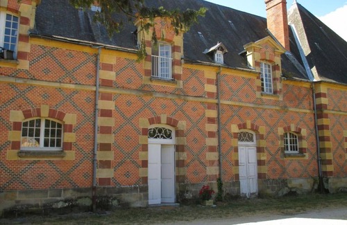 Trevol Cottage | Spacious Renovated Apartment in Castle Grounds with Garden, WiFi, and Pet-Friendly