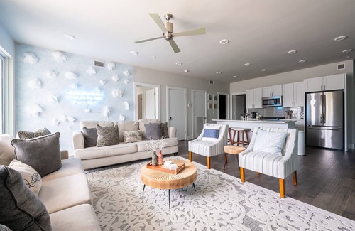 New Orleans Condo | Spacious, Reserved Parking, Pool