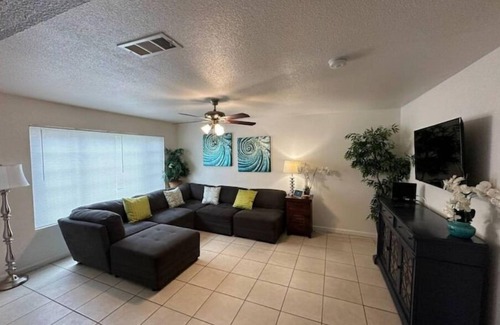 Hanford House | Spacious Retreat 4 Bdr House!