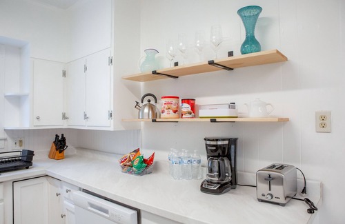 Corning House | Spacious Retreat Near Market Street!"