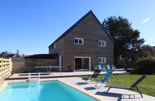 Jullouville Cottage | Spacious Retreat: Private Pool, Spa, Baby Equipment, near Jullouville Beach