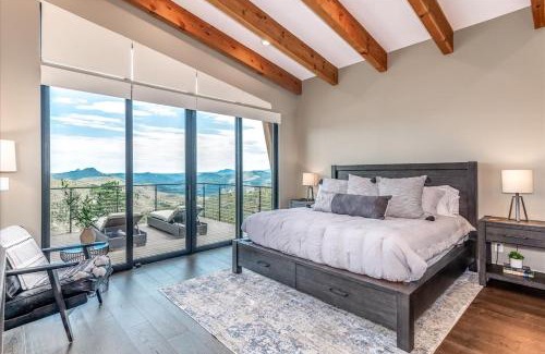 Bailey House | Spacious Retreat W Hot Tub & Putting Green