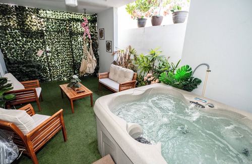 Bucana House | Spacious Retreat with Private Jacuzzi and Tropical Patio