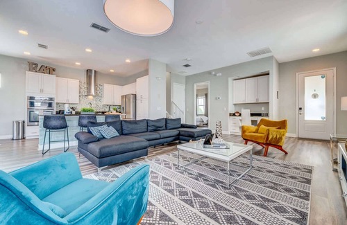 Reunion House | Spacious Reunion Retreat Near Disney Attractions