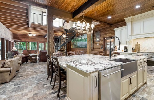Clinton Cabin | Spacious Riverside Lodge on 370 acres near Tuscaloosa, 8 bedrooms - sleeps 15
