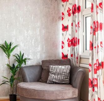 Waltham Cross House | Spacious Room by Lee Valley White Water Centre. Waltham Cross