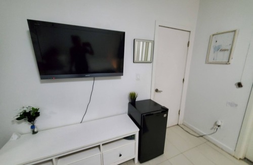 Greenpoint Apartment | Spacious room in greenpoint with private entrance and bathroom