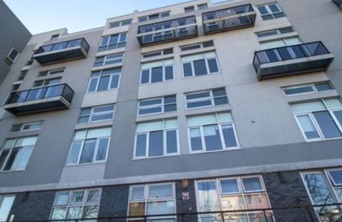 Greenpoint Apartment | Spacious room in greenpoint with private entrance and bathroom