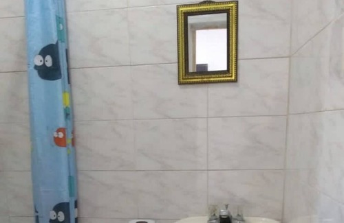 Sur Oriente House | Spacious room with air conditioning and private bathroom