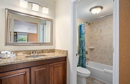 Historic Downtown Kissimmee House | Spacious Room with 2 DBL Beds A Short Ride to Theme Parks