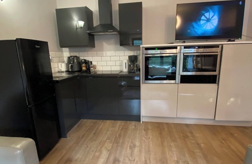 Benfleet Apartment | Spacious self-contained 2-bed apartment with a fully equipped kitchen dinner.