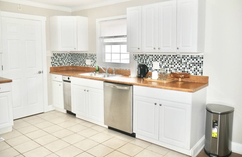Pineville House | Spacious Stay Near Carowinds Amusement Park | Newly Remodeled | Fenced Yard | Pet & Family Friendly