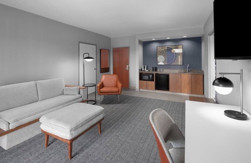 Oldsmar Hotel | Spacious Stay Near Tampa Bay! Outdoor Pool, Free Parking