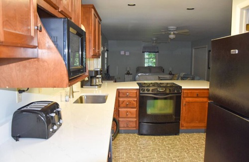 Mansfield Apartment | Spacious Studio Apartment Only Minutes Away from Mid-Ohio Sports Car Course!