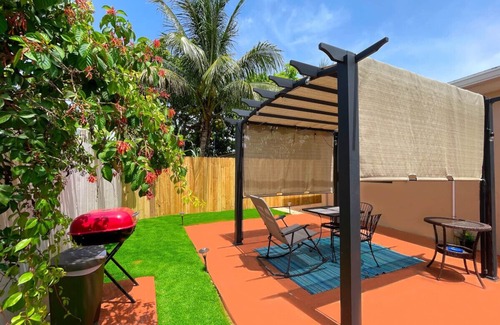 Allapattah House | Spacious Studio With Private Backyard
