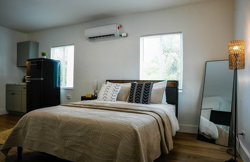 Old Northwood Historic District Hotel | Spacious & Stylish Near Downtown WPB