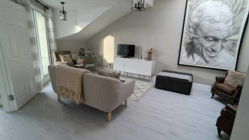 Malahide Apartment | Spacious & stylish upgraded 1BD Malahide Marina
