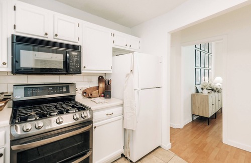 Summit - University House | Spacious & stylishly decorated in the heart of St Paul by Summit/Hamline