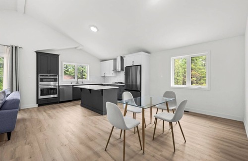 Beckwith Apartment | Spacious Suite close to Ottawa