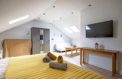 Pentrefelin House | Spacious Teilo Barn Near Castles & Hiking Trails