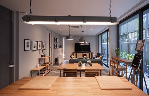 Wang Mai House | Spacious 4BR Home 12Pax + Free Airport Transfer. Walkable to Siam, MBK, BTS