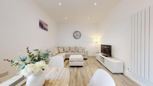 Abertillery Apartment | Spacious three bedroom apartment with Valley views