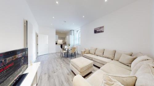 Abertillery Apartment | Spacious three bedroom apartment with Valley views