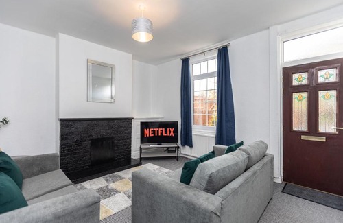 Hemsworth House | Spacious three bedroom property!