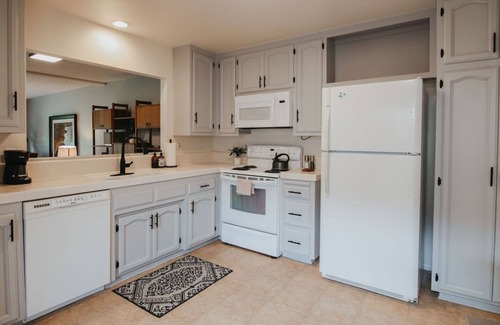 Vandenberg Village Condo | Spacious three bedroom Vandenberg Village condo in Santa Barbara's wine country