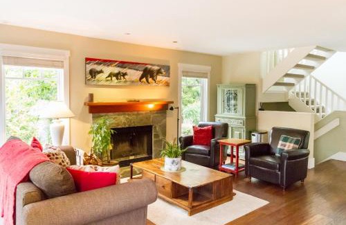 Upper Village House | Spacious Town Home with Private Hot Tub