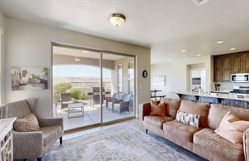 Sienna Hills House | Spacious Townhouse - Designed for Comfort w/hot tub & heated pool