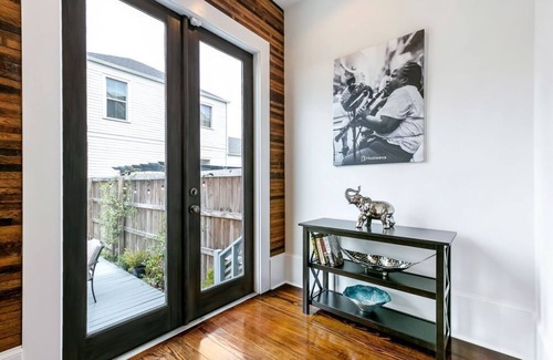 Faubourg Lafayette House | Spacious Townhouse close to FQ & City Hot Spots