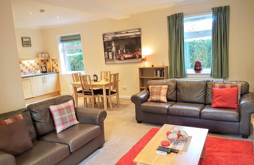 Ellemford House | Spacious, tranquil, fully equipped apartment with parking, close to city centre