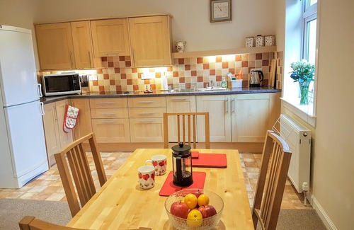 Ellemford House | Spacious, tranquil, fully equipped apartment with parking, close to city centre