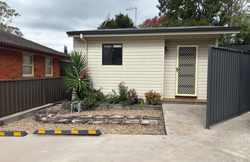 Baulkham Hills House | Spacious two bedroom granny @Baulkham Hills
