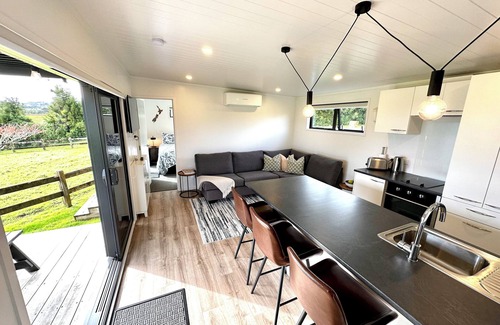 Bombay Cottage | Spacious Two Bedroom, Two Bathroom Cottage