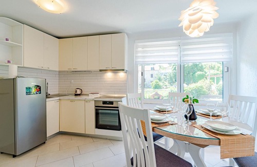 Hodilje Apartment | Spacious two-storey cottage directly on the sea.