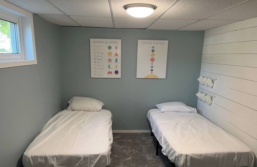 Ashley House | Spacious updated and modern home sleeps 13+