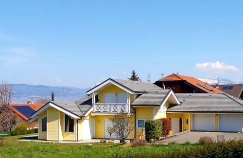 Lugrin House | Spacious vacation home villa with fantastic lake views