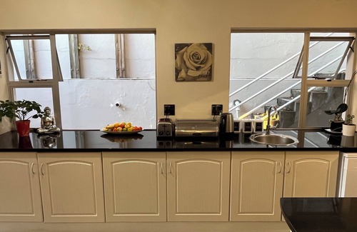 Camps Bay House | Spacious villa in perfect location!