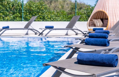 Pera Villa | Spacious Villa: Jacuzzi, Cinema & Heatable Pool
