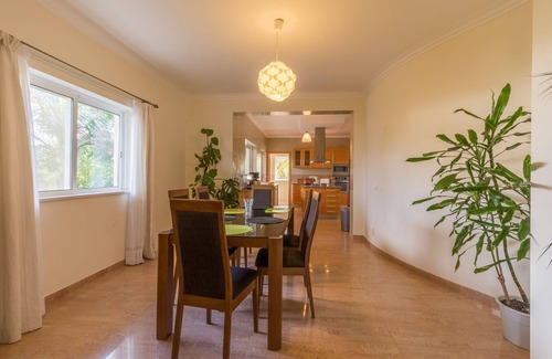 Montes de Alvor Villa | Spacious villa in Montes De Alvor with 5 bedrooms and capacity for 10 people