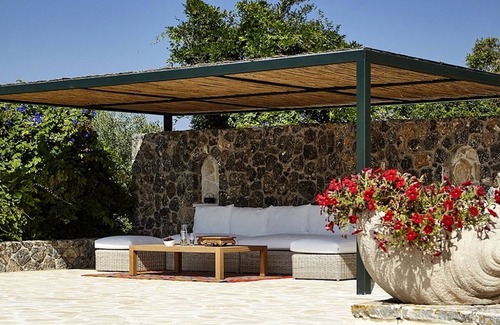 Limni Villa | Spacious Villa, Sea Views, Infinity Pool, Jacuzzi, Gym, Steam Room 10 mins walk to Kommeno Beach!