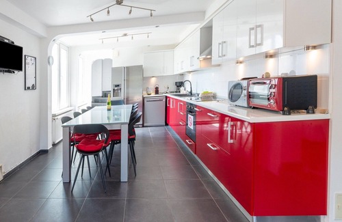 Elsenborn House | Spacious Villa with Tennis