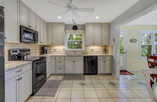Goodview House | Spacious waterfront house w/deck, fire pit & grill, dog-friendly