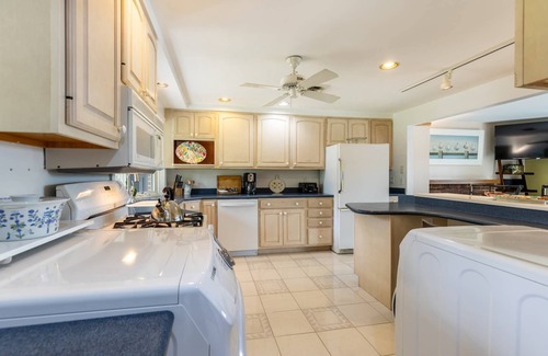 Arnold House | Spacious Waterfront home with stunning views, pool, pier & parking mins to Annapolis