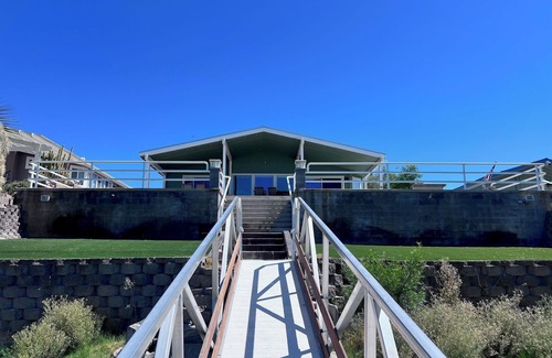 Blythe House | Spacious Waterfront Property on The Colorado River with your own Dock and Beach!