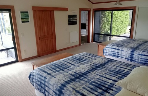 Taupo Bay Cabin | Spacious well appointed lodge in a stunning seaside location