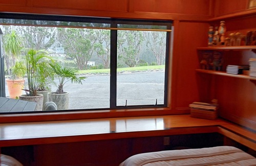 Taupo Bay Cabin | Spacious well appointed lodge in a stunning seaside location