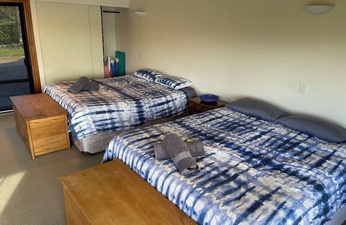 Taupo Bay Cabin | Spacious well appointed lodge in a stunning seaside location